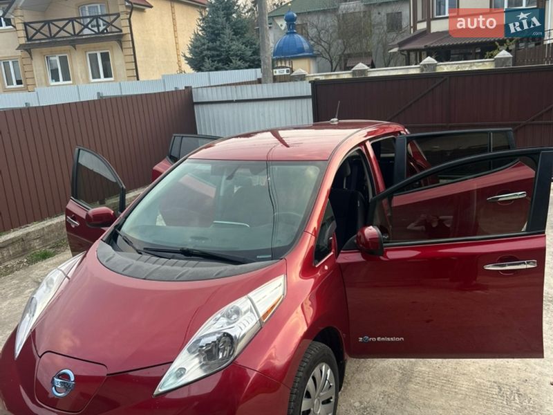 Хетчбек Nissan Leaf 2015 в Чернівцях