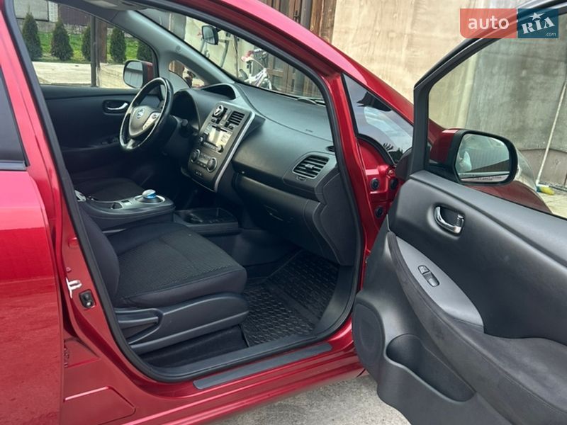 Хетчбек Nissan Leaf 2015 в Чернівцях