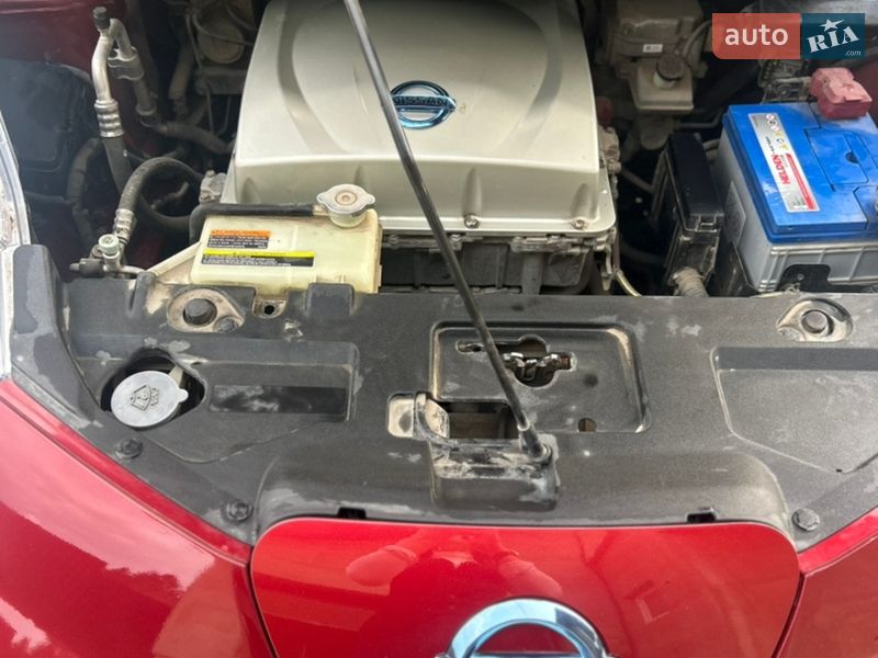 Хетчбек Nissan Leaf 2015 в Чернівцях