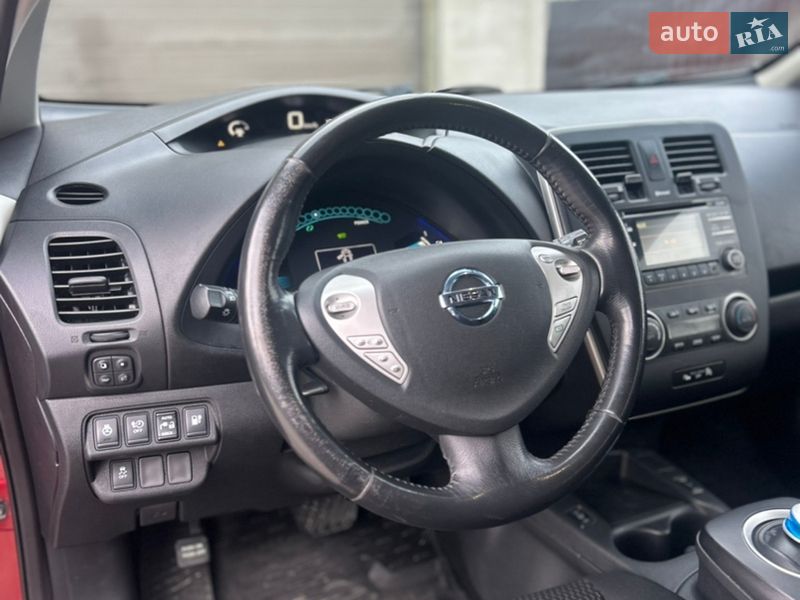 Хетчбек Nissan Leaf 2015 в Чернівцях