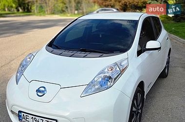 Хетчбек Nissan Leaf 2013 в Дніпрі