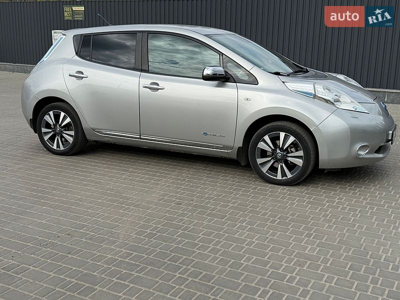 Хэтчбек Nissan Leaf 2013 в Кропивницком