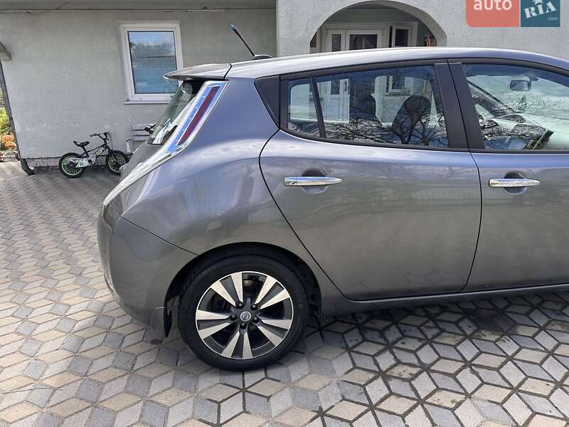 Хэтчбек Nissan Leaf 2014 в Львове