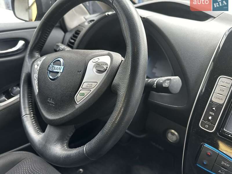 Хэтчбек Nissan Leaf 2014 в Львове