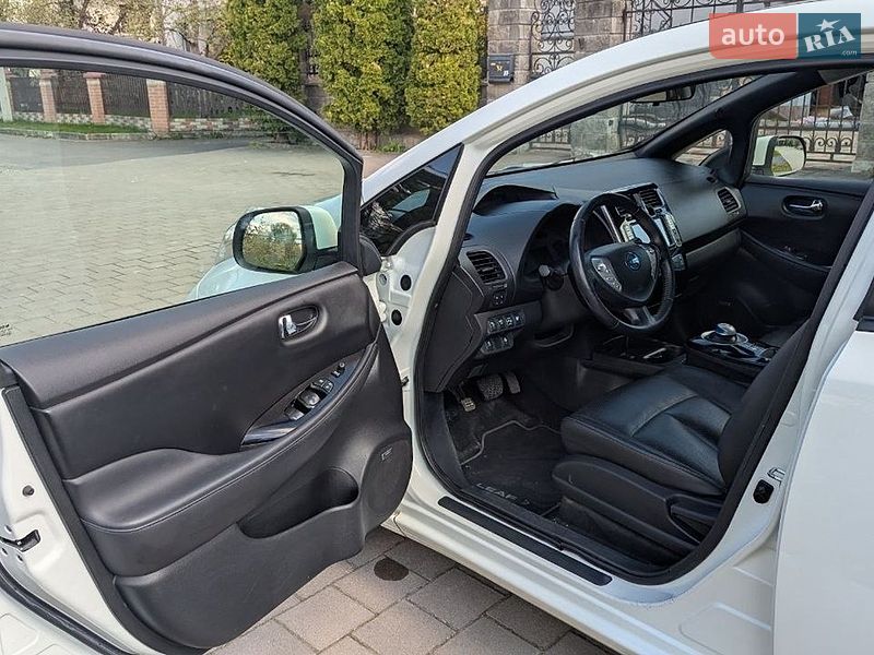 Хетчбек Nissan Leaf 2015 в Рівному