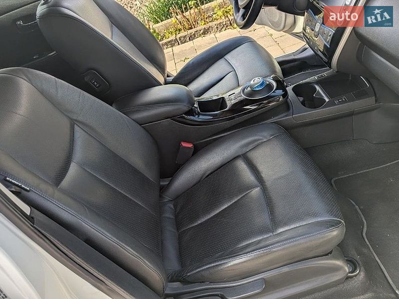 Хетчбек Nissan Leaf 2015 в Рівному
