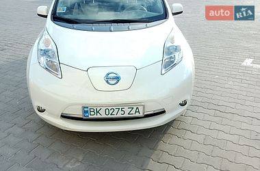 Хэтчбек Nissan Leaf 2012 в Корце