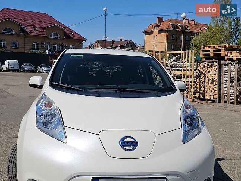 Хэтчбек Nissan Leaf 2017 в Киеве