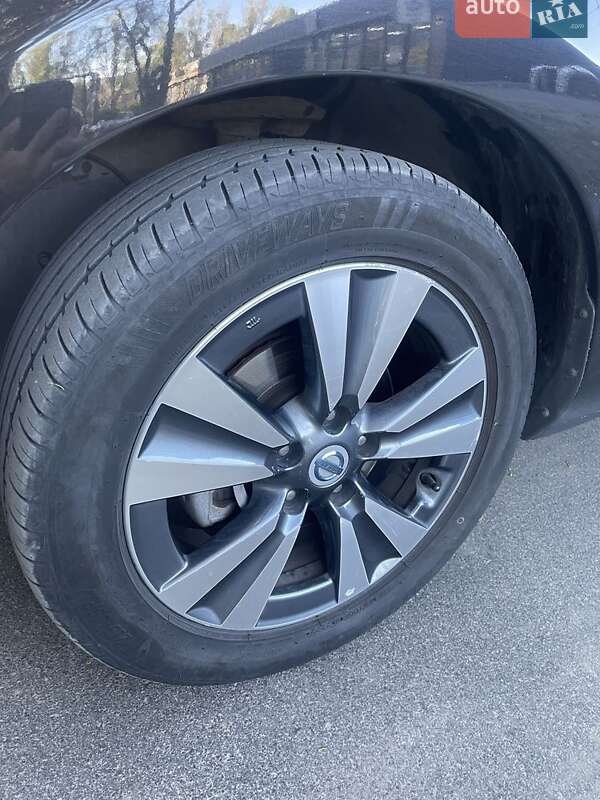 Хэтчбек Nissan Leaf 2014 в Днепре