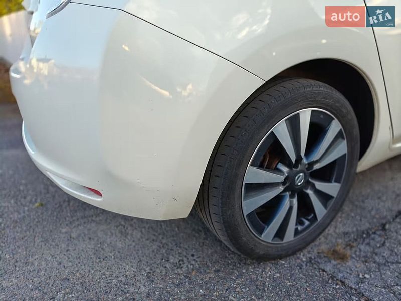 Хэтчбек Nissan Leaf 2016 в Умани