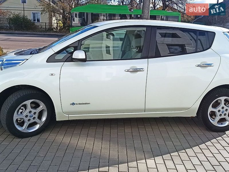 Хетчбек Nissan Leaf 2013 в Житомирі