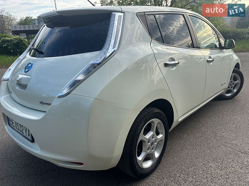 Хэтчбек Nissan Leaf 2012 в Южноукраинске