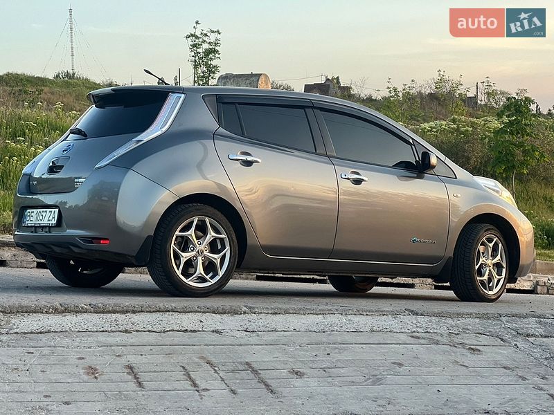 Хэтчбек Nissan Leaf 2014 в Николаеве