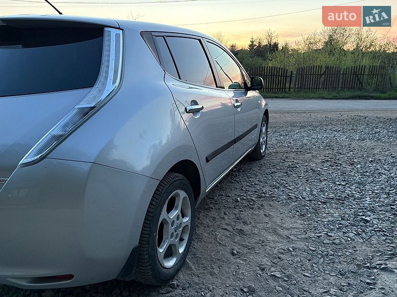 Хэтчбек Nissan Leaf 2012 в Ивано-Франковске