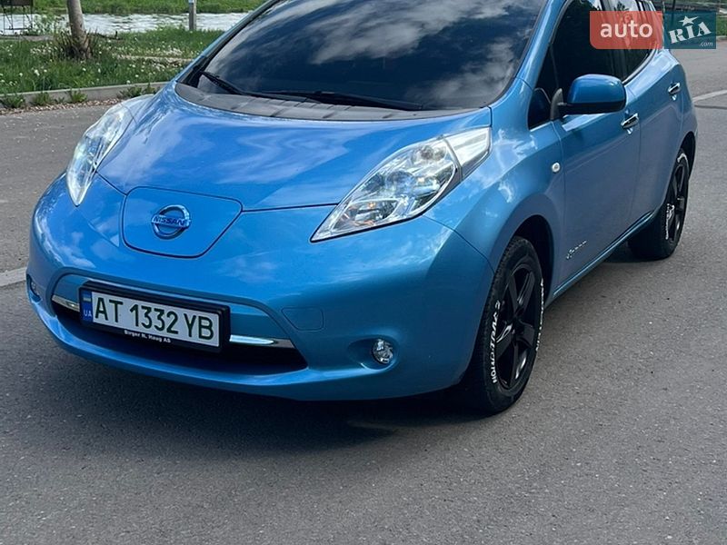 Хэтчбек Nissan Leaf 2012 в Бурштыне
