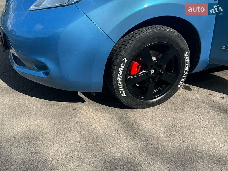 Хэтчбек Nissan Leaf 2012 в Бурштыне