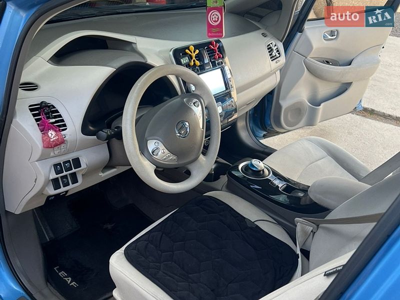 Хэтчбек Nissan Leaf 2012 в Бурштыне