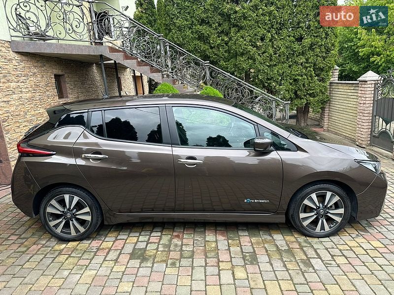 Хэтчбек Nissan Leaf 2018 в Черновцах