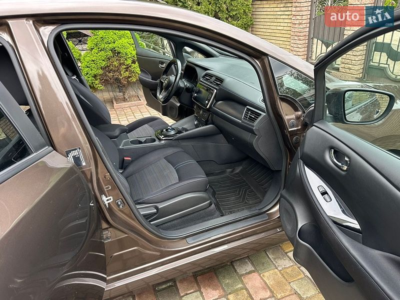 Хэтчбек Nissan Leaf 2018 в Черновцах