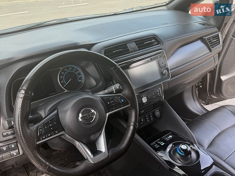 Хэтчбек Nissan Leaf 2018 в Днепре
