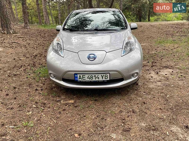 Хэтчбек Nissan Leaf 2016 в Днепре