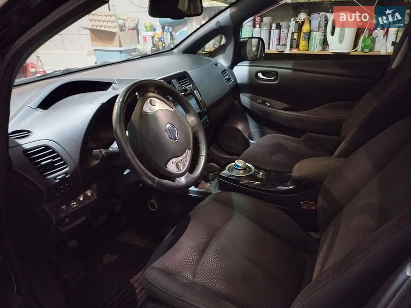 Хэтчбек Nissan Leaf 2013 в Новомосковске
