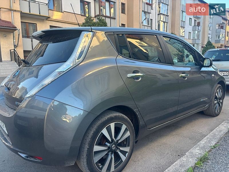 Хетчбек Nissan Leaf 2015 в Дрогобичі