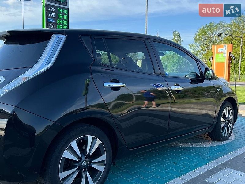 Хэтчбек Nissan Leaf 2016 в Луцке
