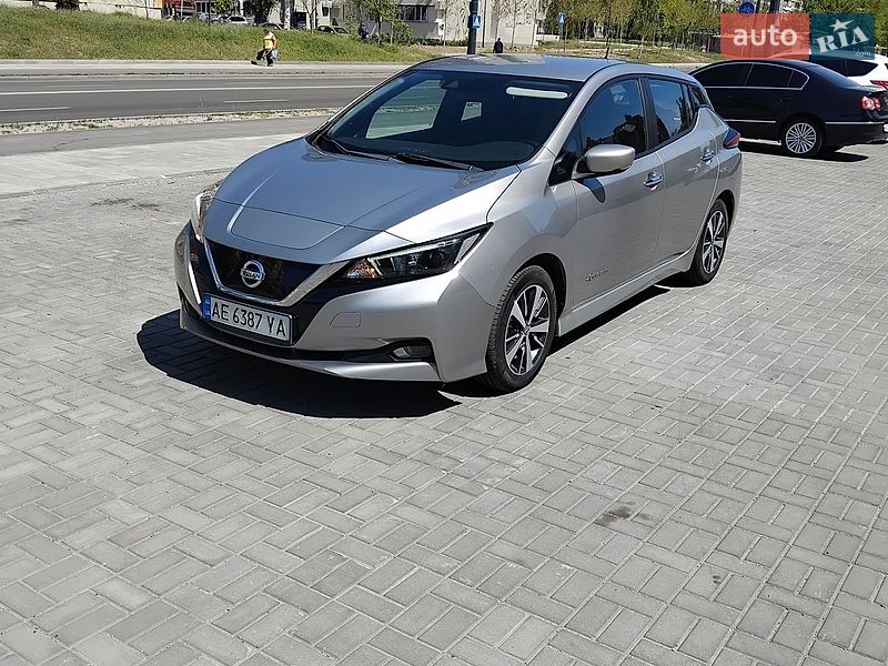 Хетчбек Nissan Leaf 2018 в Дніпрі