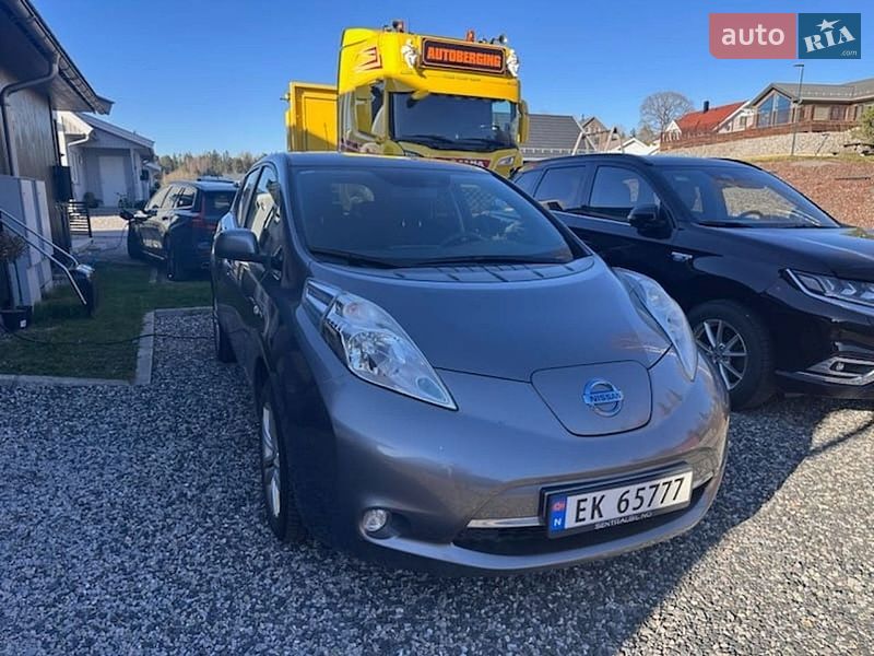 Хэтчбек Nissan Leaf 2015 в Львове