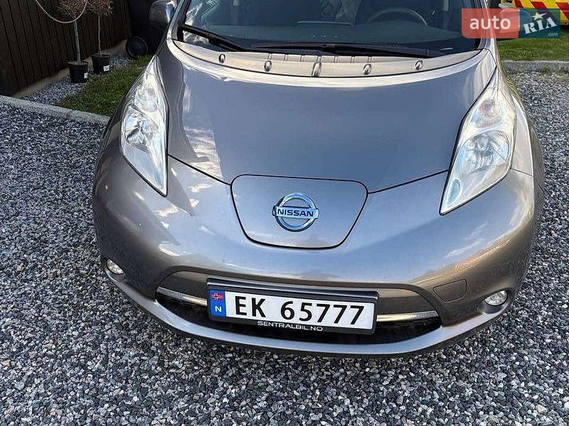 Хэтчбек Nissan Leaf 2015 в Львове