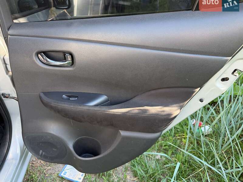Хетчбек Nissan Leaf 2013 в Києві фото 19 Хетчбек Nissan Leaf 2013 в Києві