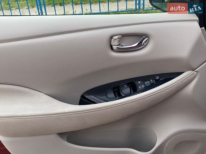 Хэтчбек Nissan Leaf 2015 в Житомире