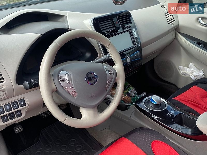 Хэтчбек Nissan Leaf 2015 в Житомире