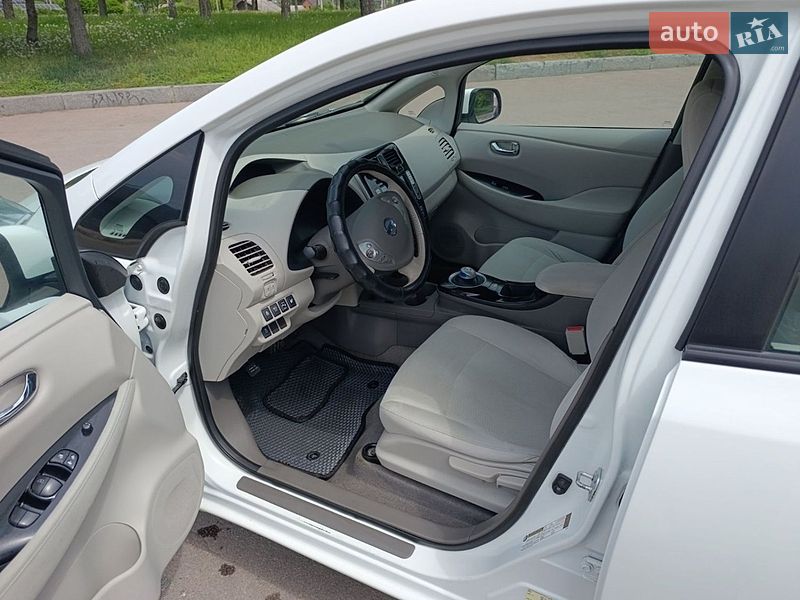 Хетчбек Nissan Leaf 2015 в Житомирі