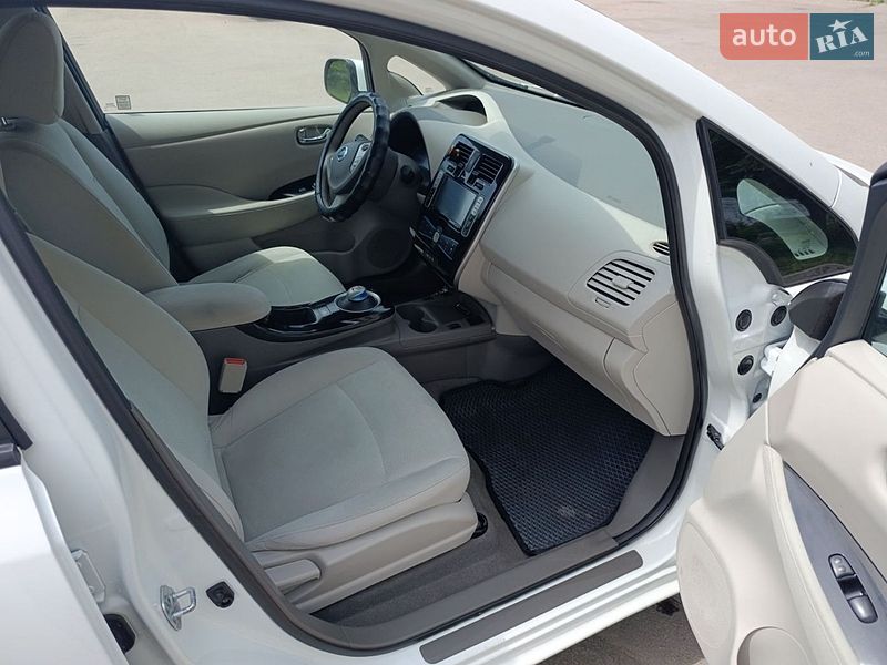 Хетчбек Nissan Leaf 2015 в Житомирі