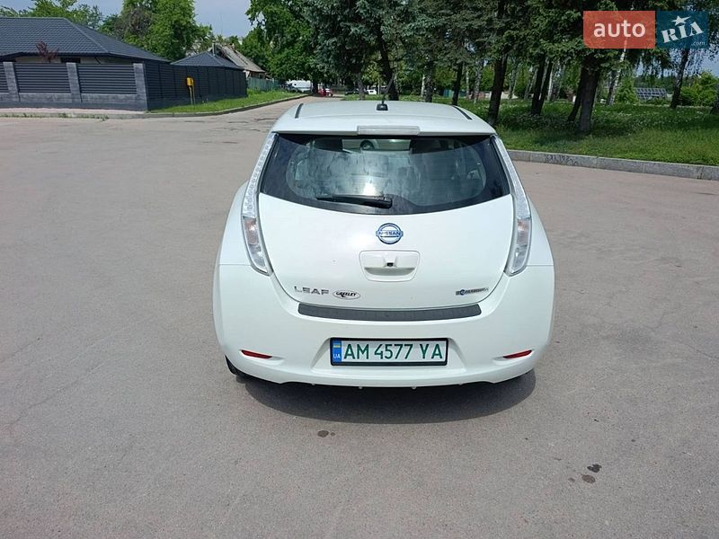 Хетчбек Nissan Leaf 2015 в Житомирі