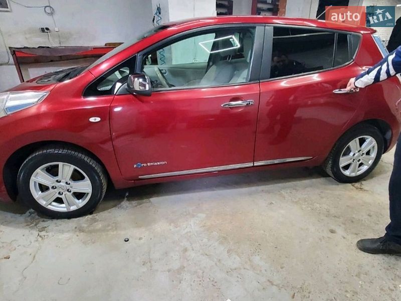 Хэтчбек Nissan Leaf 2013 в Тернополе