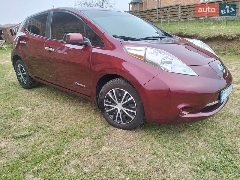 Хэтчбек Nissan Leaf 2017 в Куликове