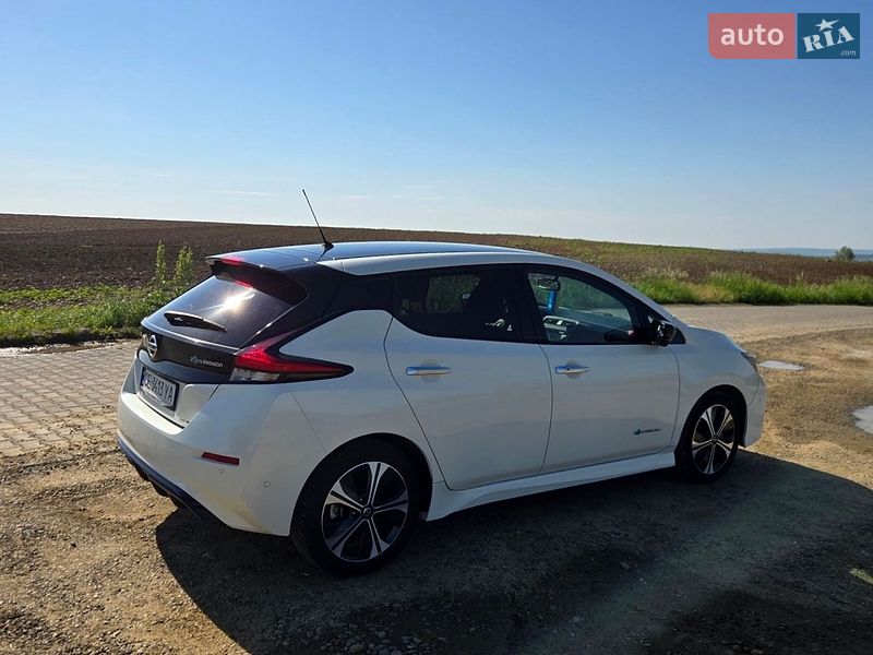Хэтчбек Nissan Leaf 2019 в Черновцах