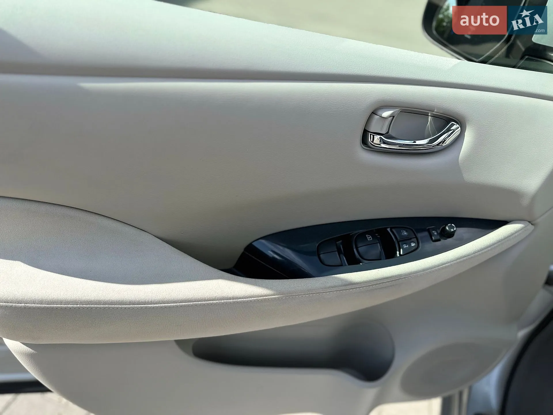 2012 Nissan Leaf - мініатюра 12