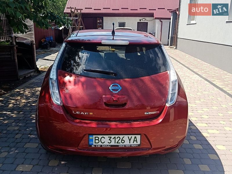 Хетчбек Nissan Leaf 2011 в Городку