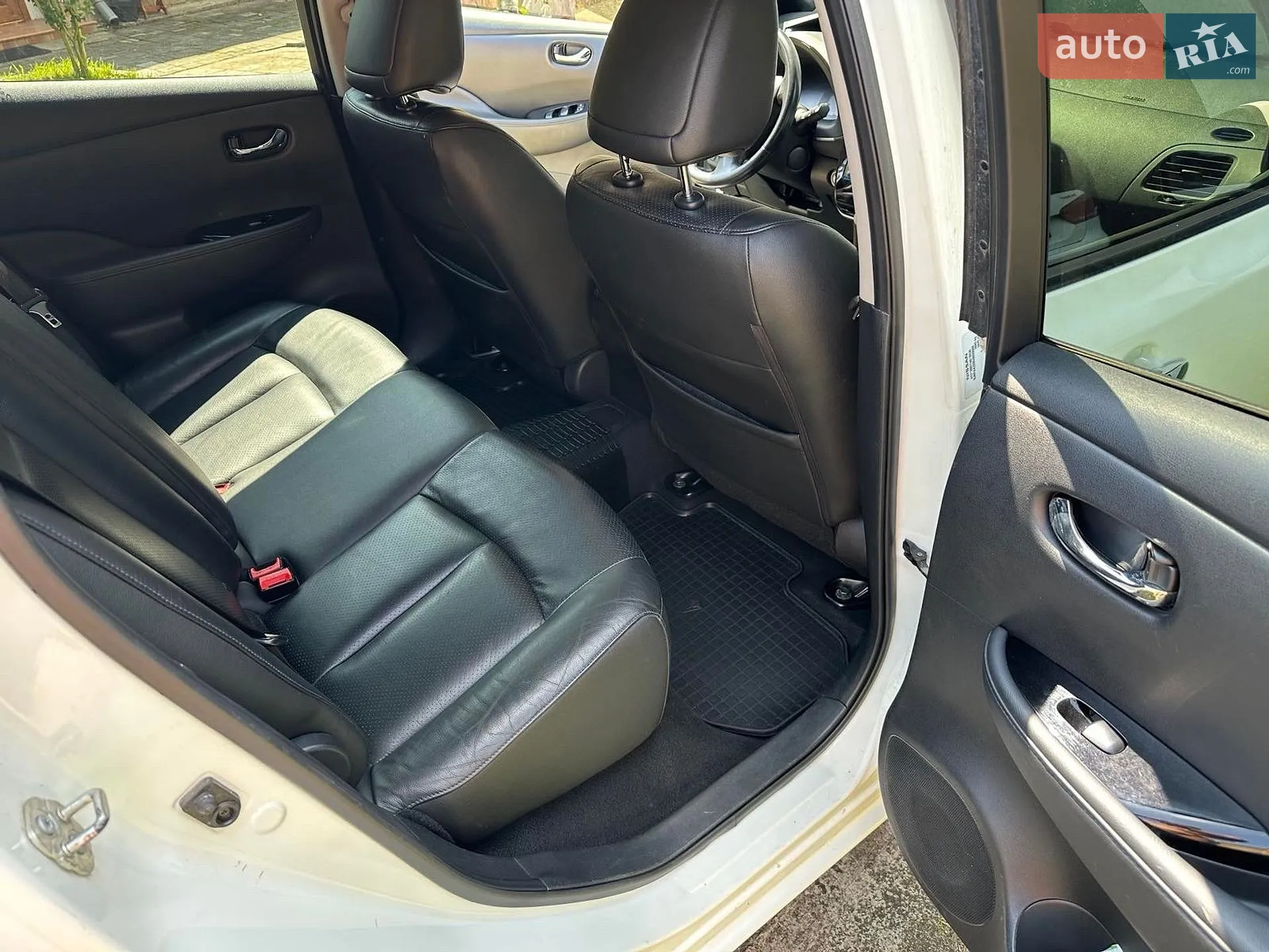 2015 Nissan Leaf - мініатюра 11