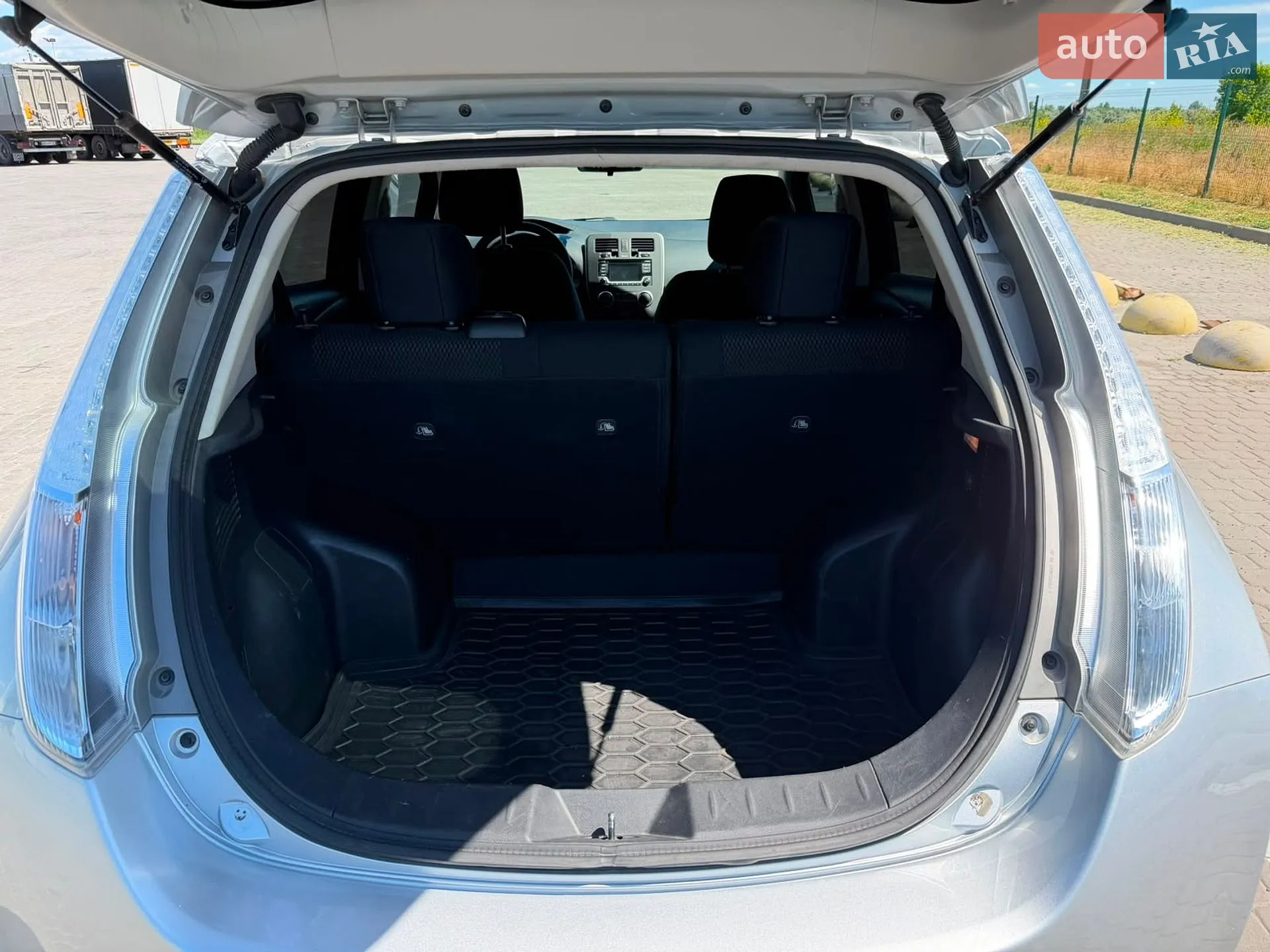 2016 Nissan Leaf - мініатюра 16