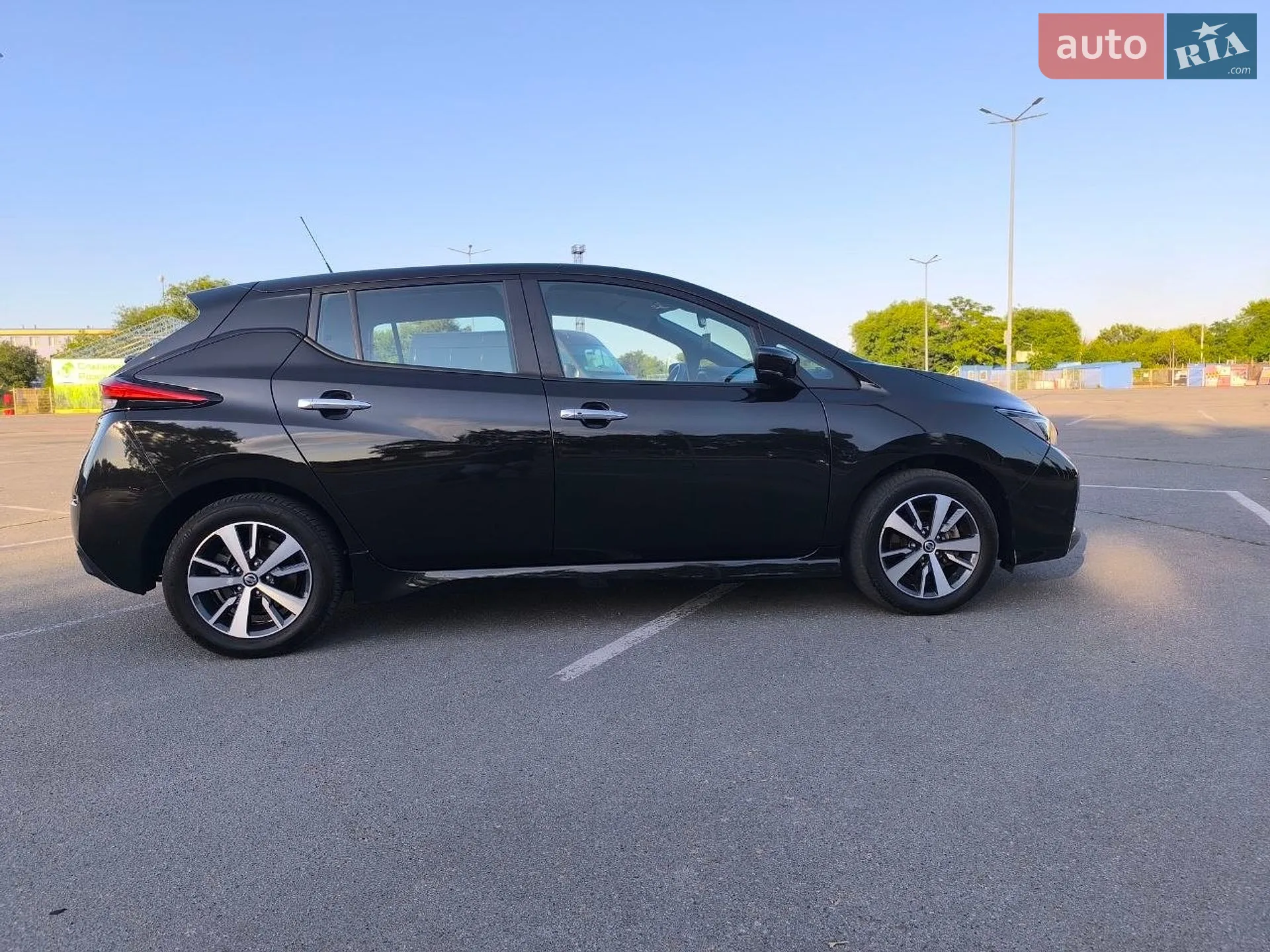 Nissan Leaf 2022 VIN SJNFAAZE1U0155584 фото оголошення 2 з 12