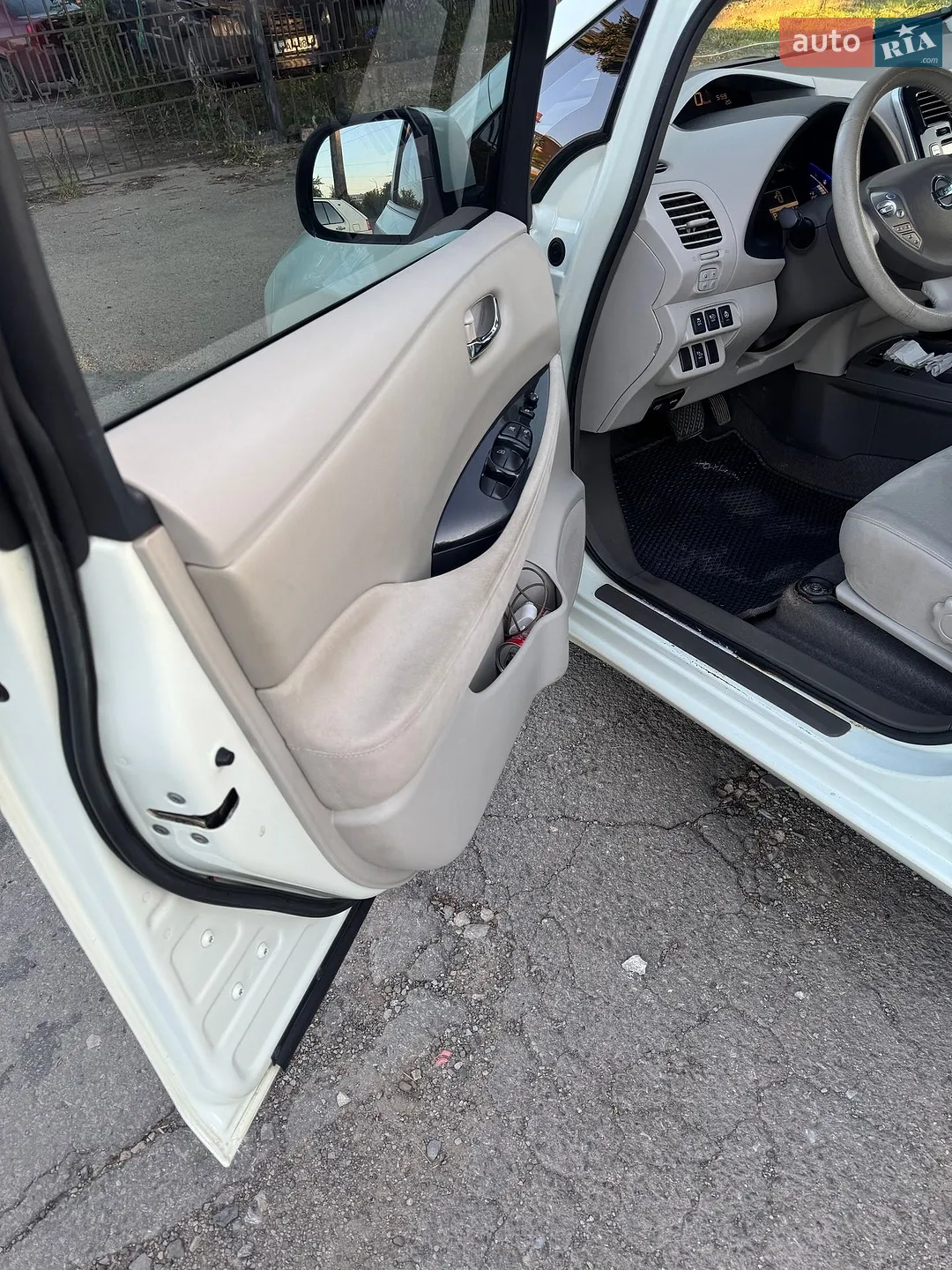 2011 Nissan Leaf - мініатюра 15