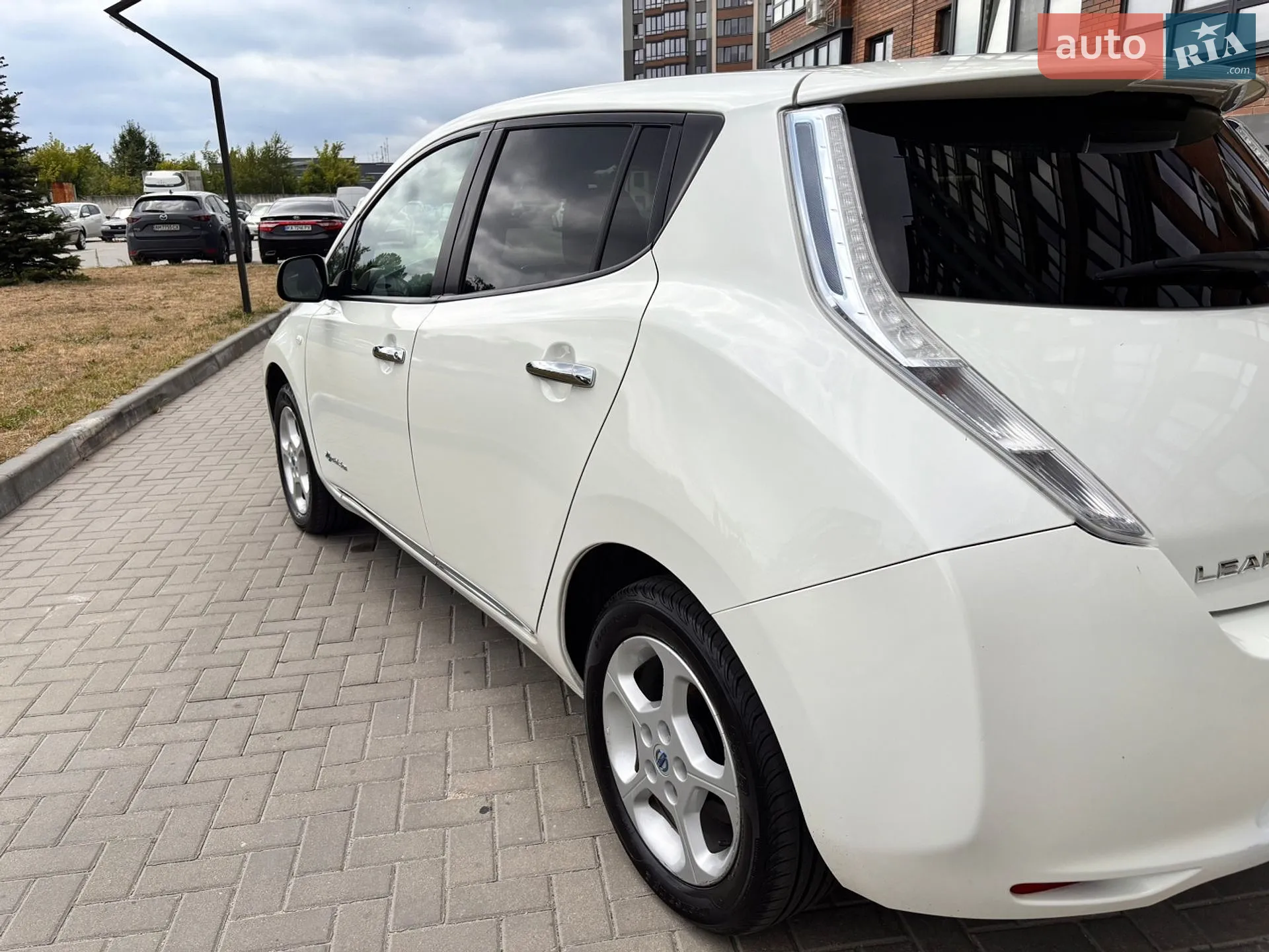 2014 Nissan Leaf - мініатюра 11