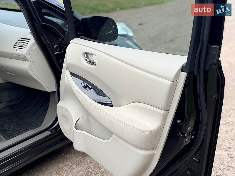 Хэтчбек Nissan Leaf 2012 в Бердичеве