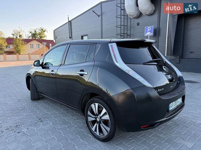 Хэтчбек Nissan Leaf 2014 в Львове