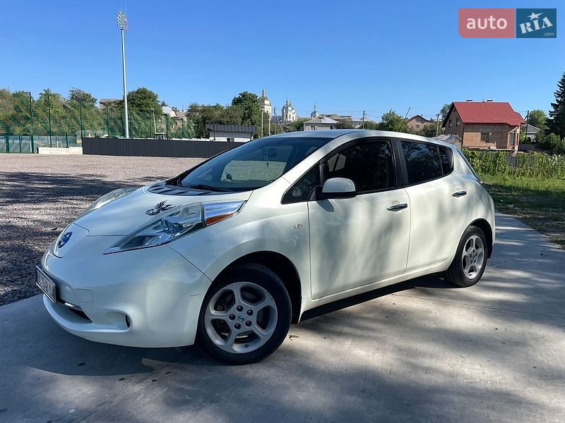 Хэтчбек Nissan Leaf 2012 в Львове